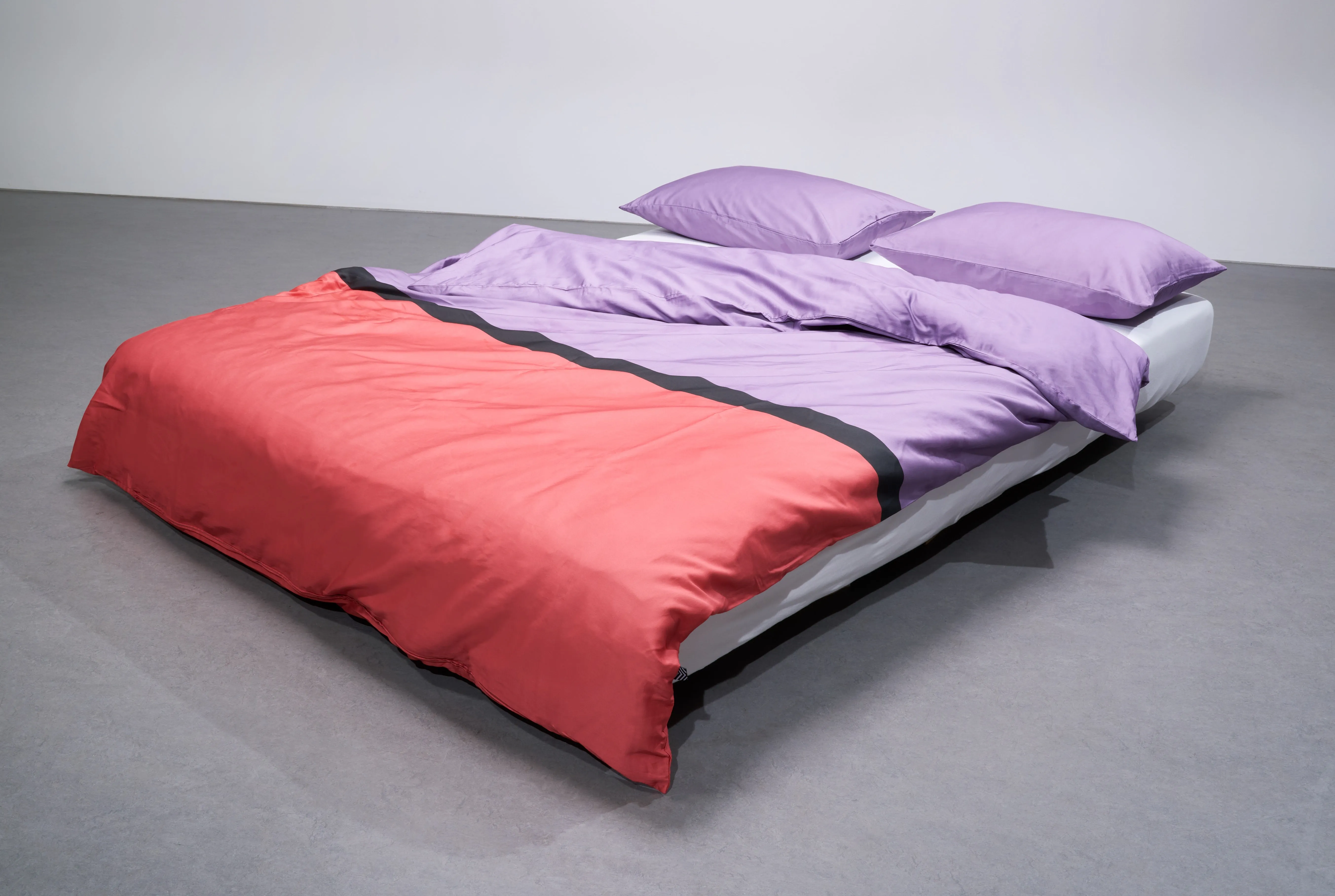 Artist Bedding "Owaro" by Rondelli and Cortese