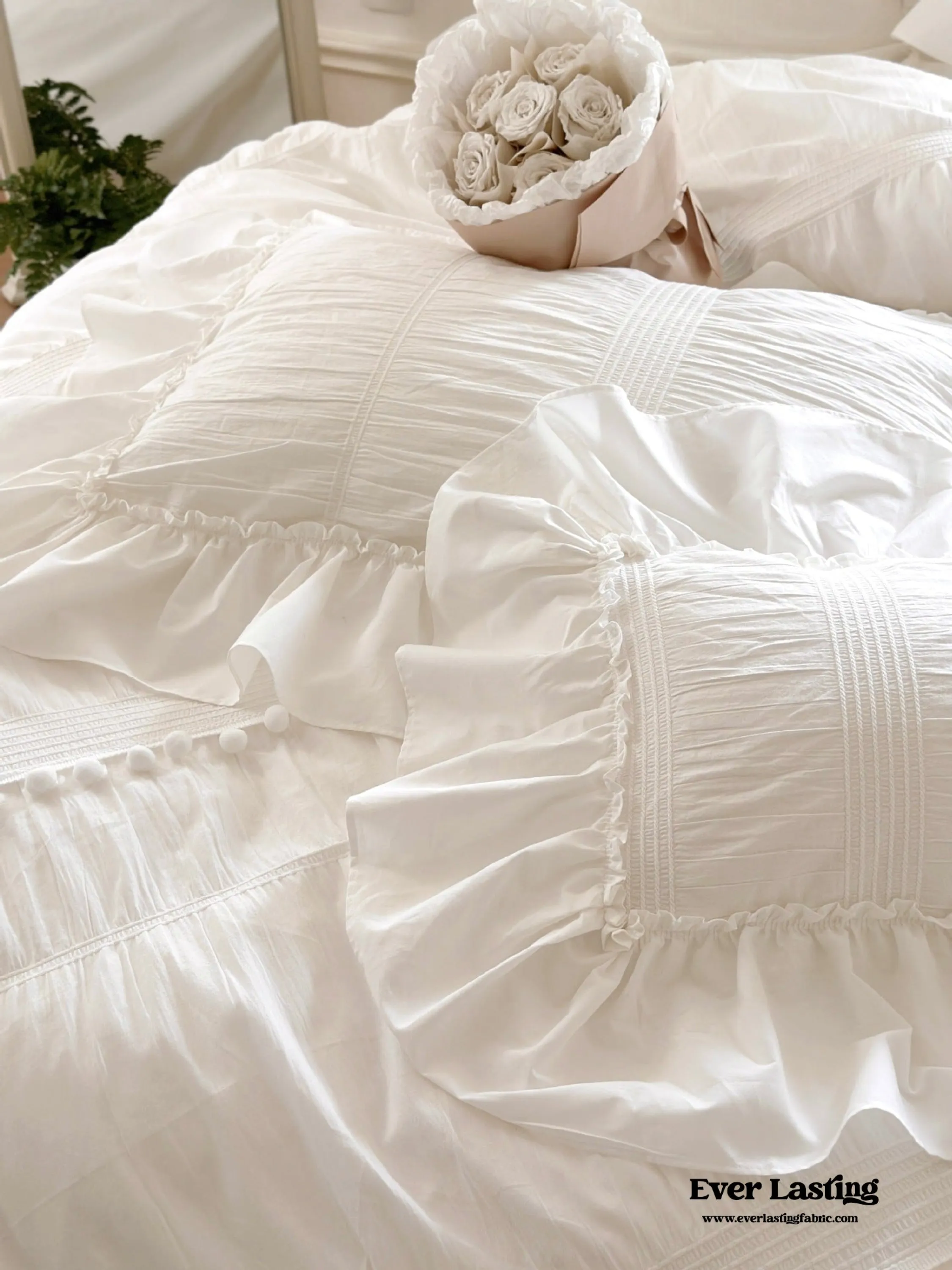 Bubble Washed Cotton Ruffle Bedding Set / White