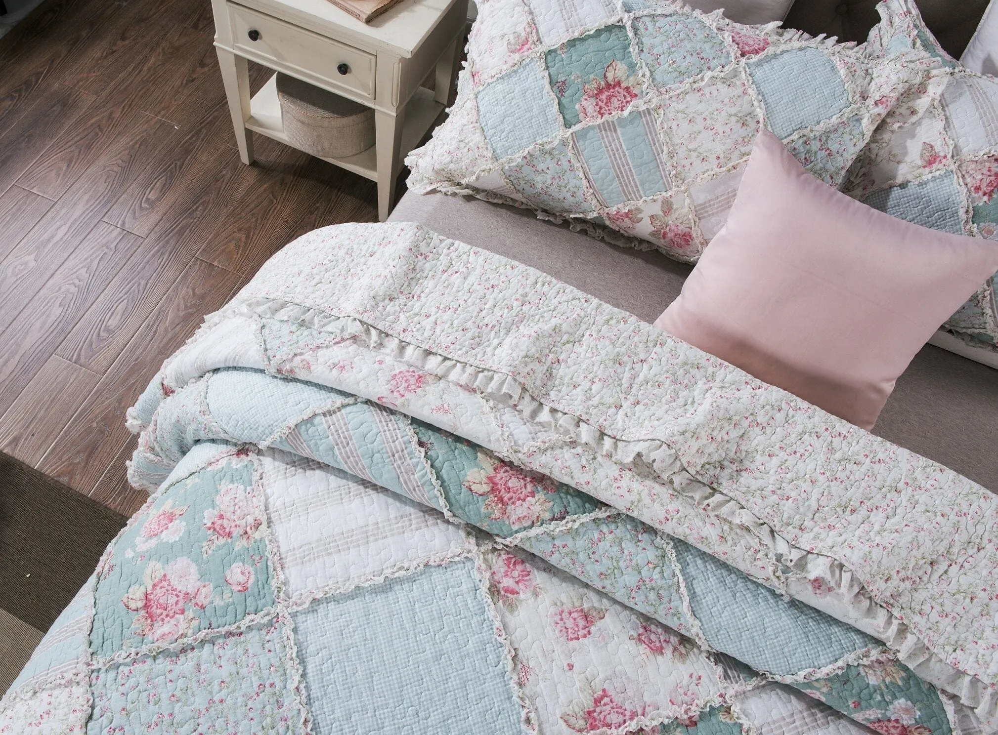 DaDalogy Bedding Bed in a Bag Bundle Set - Hint of Mint Cottage Floral Pastel Patchwork Bedspread Set (JHW3036)