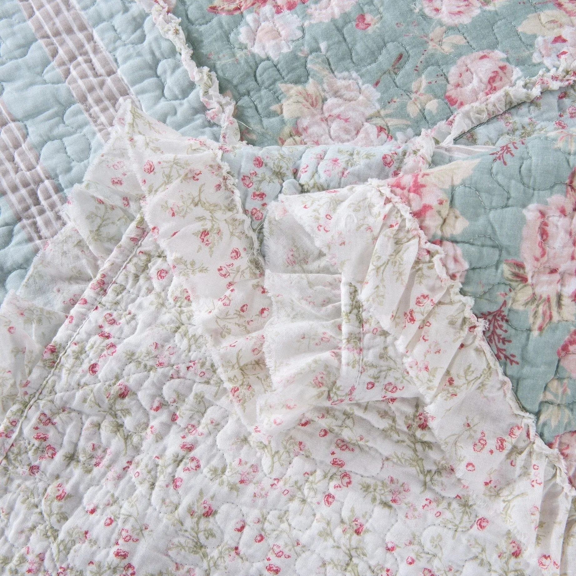 DaDalogy Bedding Bed in a Bag Bundle Set - Hint of Mint Cottage Floral Pastel Patchwork Bedspread Set (JHW3036)