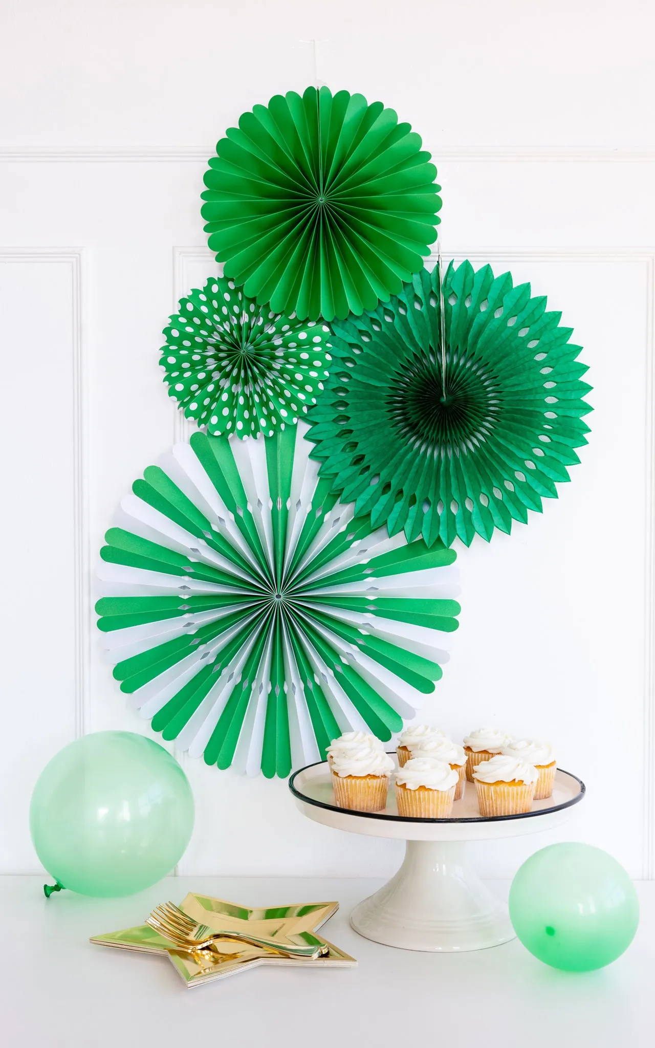 Green and White Party Fan Set