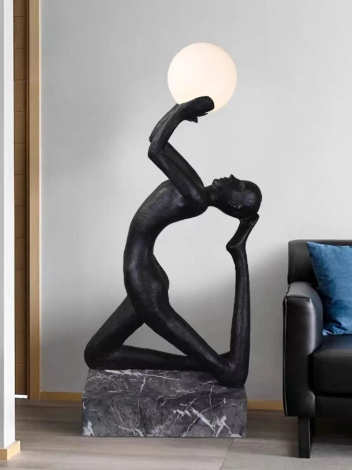 Isadora Sculpture Floor Lamp