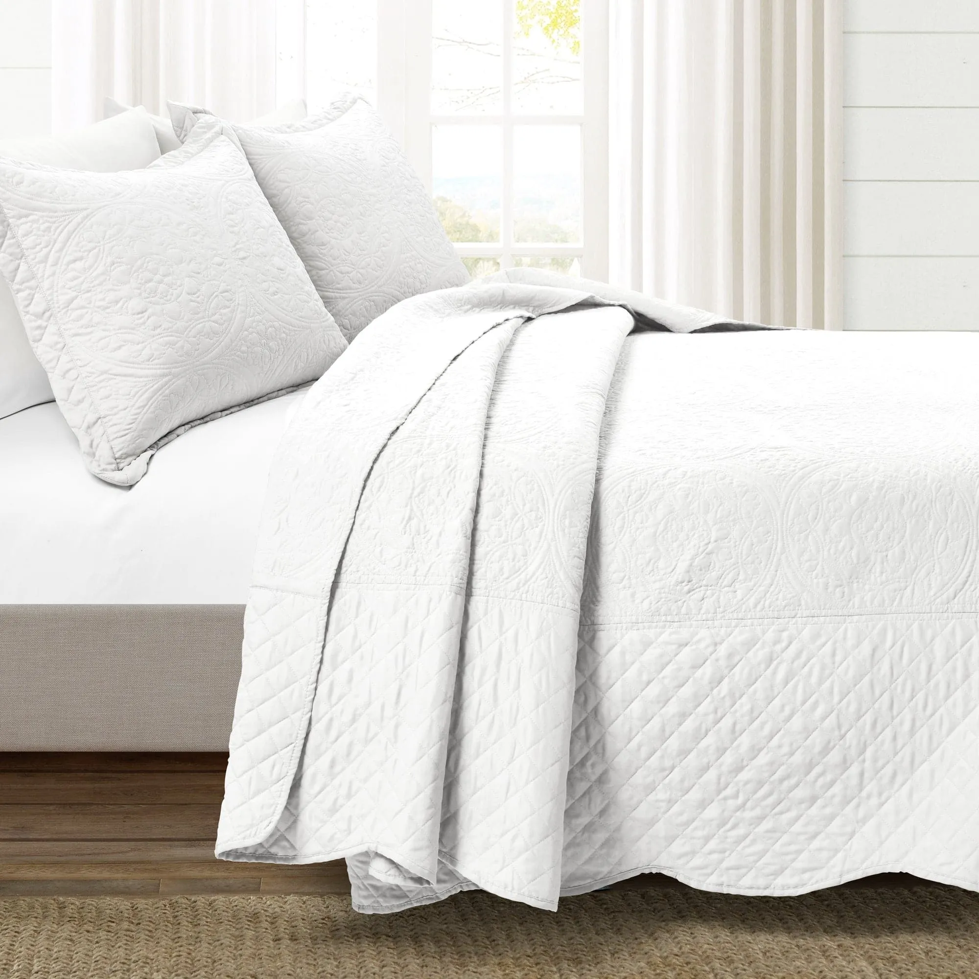 Medallion Scalloped Edge Oversized Bedspread Set