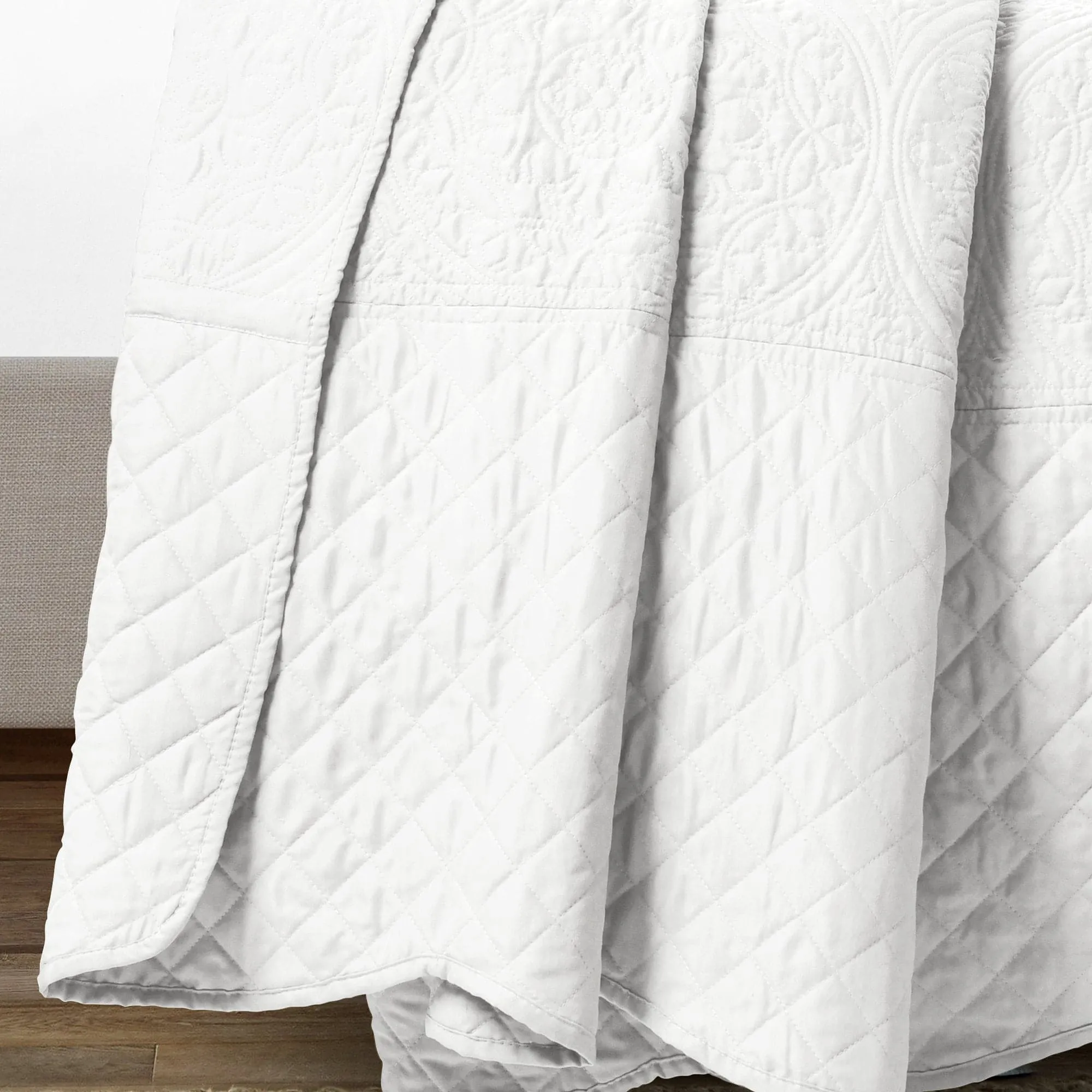 Medallion Scalloped Edge Oversized Bedspread Set