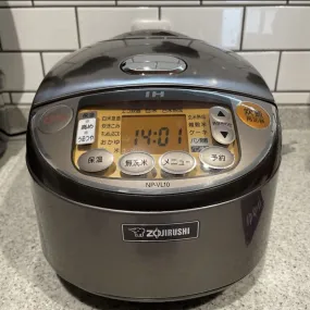 NP-VN10-TA USED Zojirushi Rice Cooker KIWAMEDAKI IH Type 5.5 Go AC100V Japanese