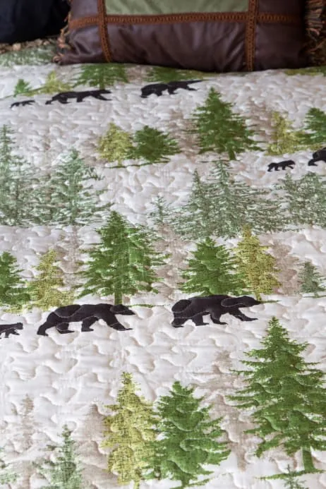 Pine Wilderness Quilt Set