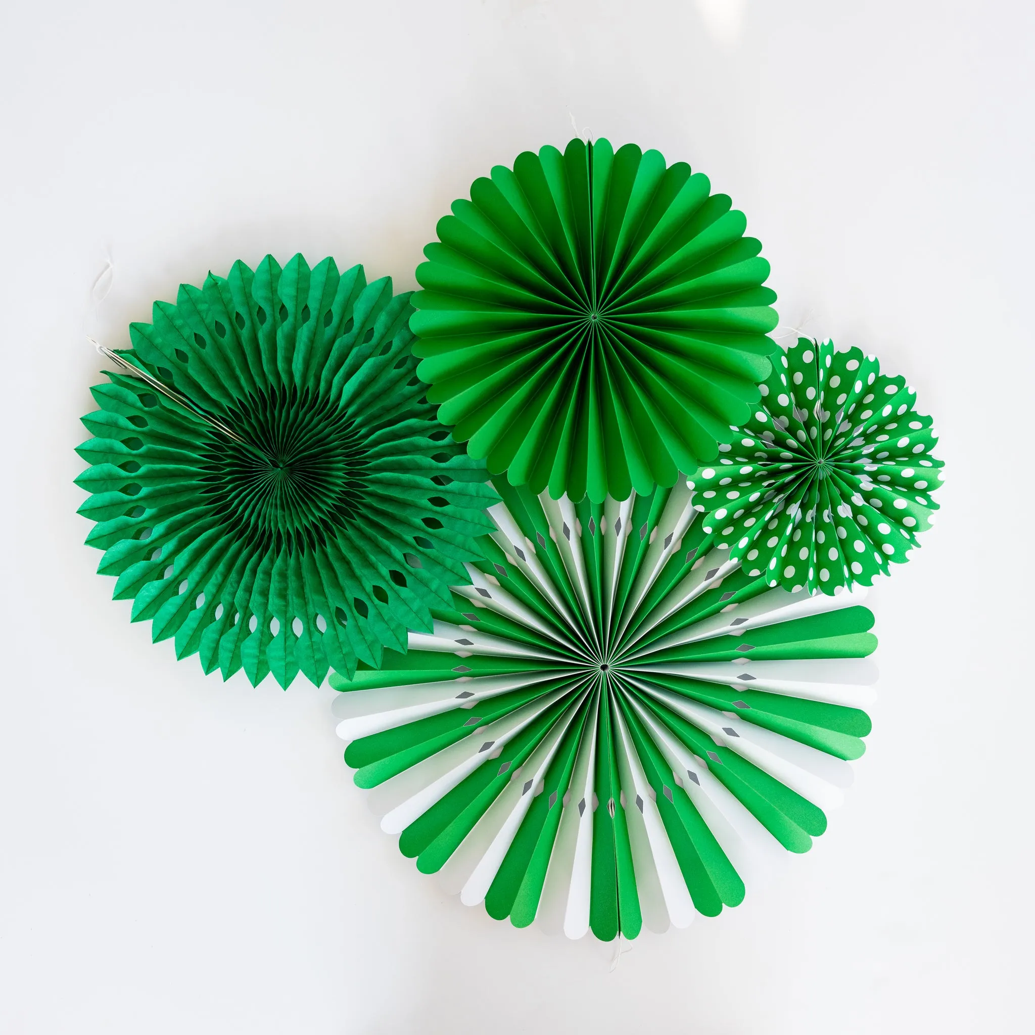 PLFN05 - Green and White Party Fan Set