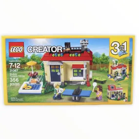 Retired Set 31067 Creator Modular Poolside Holiday