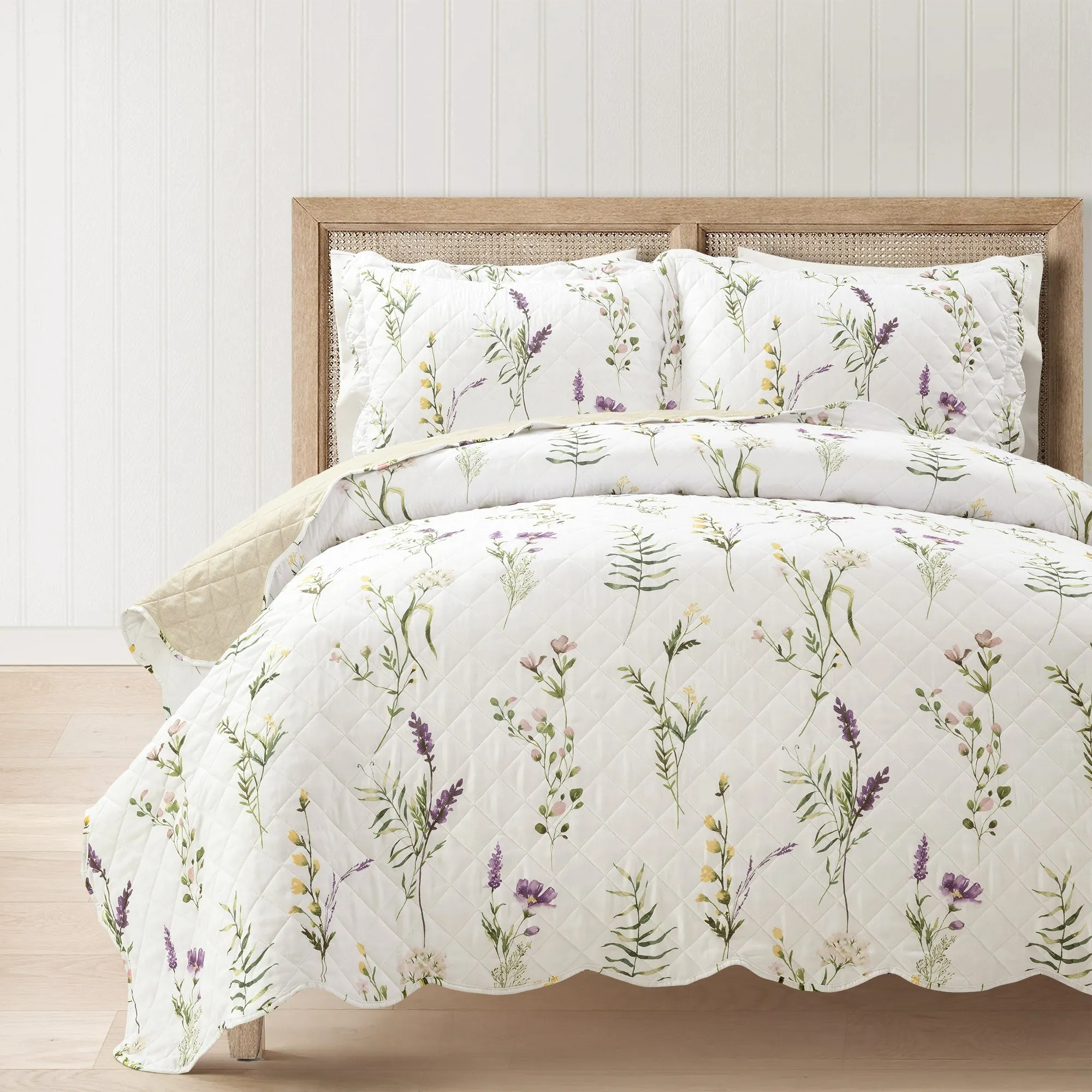 Watercolor Wildflower Scallop Edge Floral 3 Piece Quilt Set